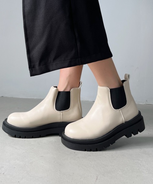 Loueme（ルエム）の「【22A/W新作】サイドゴアボリュームソールブーツ（ブーツ・レディース・ホワイト/ブラック・M/L）」の4枚目の写真
