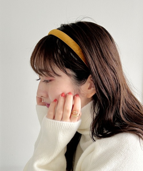 Loueme（ルエム）の「ベロアスリムカチューシャ（カチューシャ・レディース・ベージュ/キャメル/レッド/ブラック・FREE）」の3枚目の写真