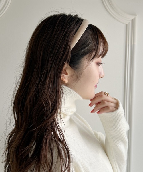 Loueme（ルエム）の「ベロアスリムカチューシャ（カチューシャ・レディース・ベージュ/キャメル/レッド/ブラック・FREE）」の9枚目の写真