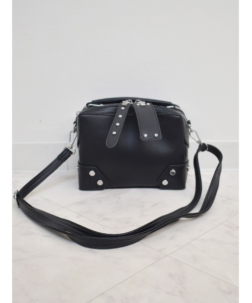 レウリィ スクエアショルダーバッグ Reurie'（レウリィ）の「スタッズスクエアショルダーバッグ/studs