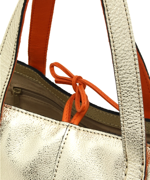 collex（コレックス）の「tepe・colxコラボレザーバッグSメタリック（トートバッグ・レディース・ゴールド・FREE）」の3枚目の写真