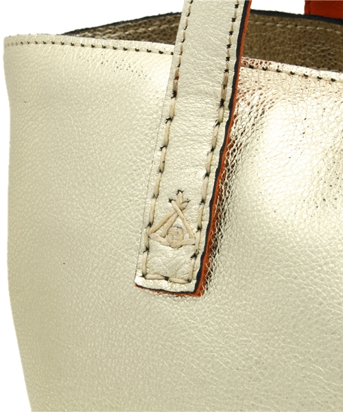 collex（コレックス）の「tepe・colxコラボレザーバッグSメタリック（トートバッグ・レディース・ゴールド・FREE）」の4枚目の写真