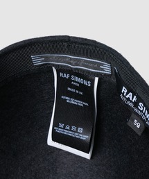 【関税込み】Raf Simons ブルー ケープ キャップ RAF SIMONS(ラフシモンズ) キャップ(レディース) - 海外通販のBUYMA