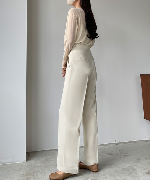 Louere(ルエレ)の「薄手ハイウエストタックパンツ(その他パンツ・レディース・ブラック/アイボリー/ベージュ/ライトブラウン/チャコール・SMALL/MEDIUM/LARGE/X-LARGE)」の22枚目の写真