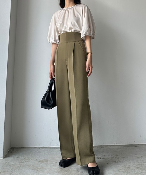 Louere(ルエレ)の「薄手ハイウエストタックパンツ(その他パンツ・レディース・ブラック/アイボリー/ベージュ/ライトブラウン/チャコール・SMALL/MEDIUM/LARGE/X-LARGE)」の9枚目の写真