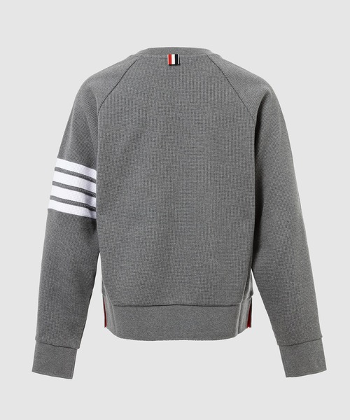 THOM BROWNE（トムブラウン）の「RAGLAN SLEEVE CREW NECK SWEATSHIRT IN WAFFLE（スウェット・メンズ・グレー/ネイビー・2/1）」の3枚目の写真