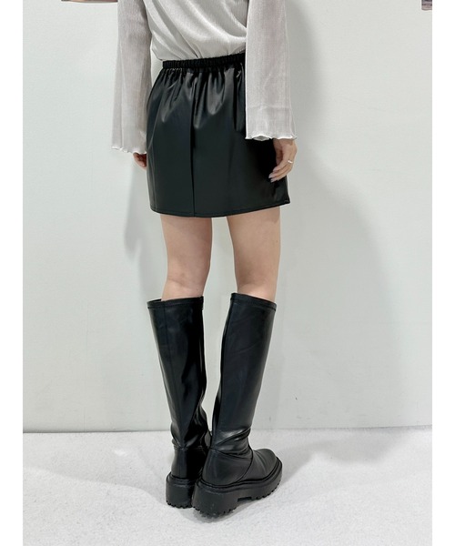 CECIL McBEE（セシルマクビー）の「フェイクレザースリットミニスカート（スカート・レディース・ブラック・MEDIUM/LARGE）」の4枚目の写真
