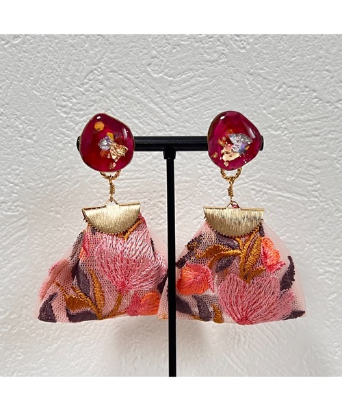 ポメころび様✴︎モンタナアゲート＆パープルアゲート＊イヤリング ミラー刺繍のカラフルぽこぽこアシメピアスorイヤリング | macree
