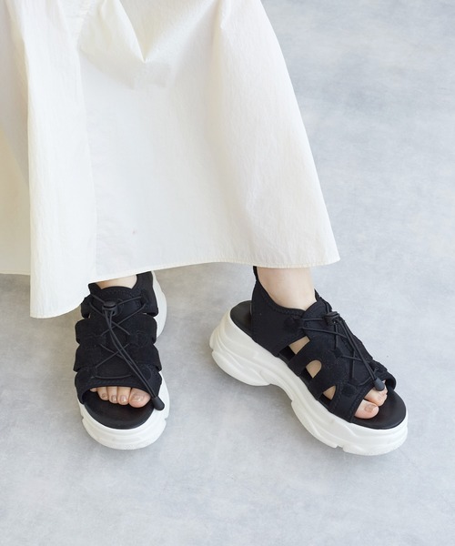 w closet（ダブルクローゼット）の「厚底スポーツサンダル（サンダル・レディース・ブラック/オフホワイト・M/L）」の17枚目の写真