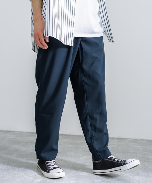 Rocky Monroe(ロッキーモンロー)の「ワイドシルエット タック テーパードスラックスパンツ(スラックス・メンズ・ブルーグレー/ブラック/ライトカーキ/ブラウン/グレイッシュベージュ/ネイビー/チャコール/オフホワイト/グレー・L/XL/M)」の1枚目の写真