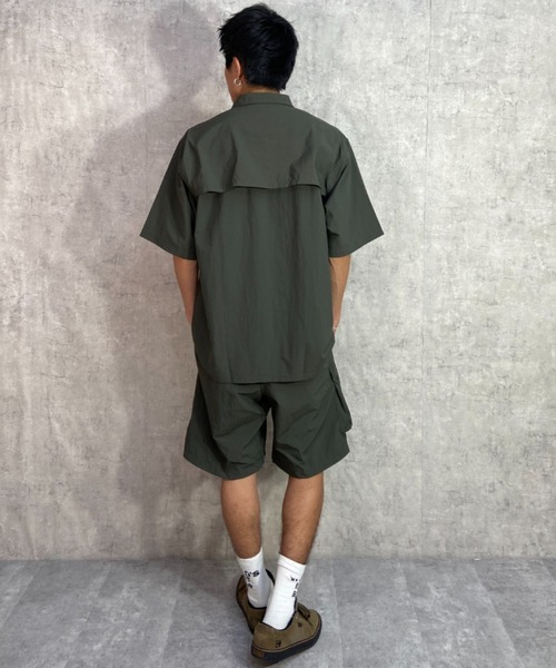 Gramicci（グラミチ）の「【ムラサキスポーツ限定】GRAMICCI/グラミチ ナイロンシャツ オーバーサイズ 撥水 セットアップ対応 GMJ3-S2136（シャツ/ブラウス・メンズ・ブラック系その他/グレー/ブラック/イエロー・XL/M/L）」の17枚目の写真