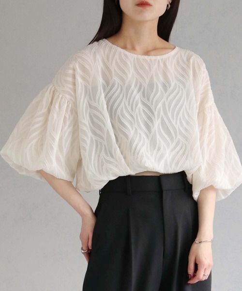 cheriella（シェリエラ）の「【cheriella】WEB限定リーフシアーバルーンショートトップス（シャツ/ブラウス・レディース・ブラック/アイボリー/オフホワイト・M）」の2枚目の写真