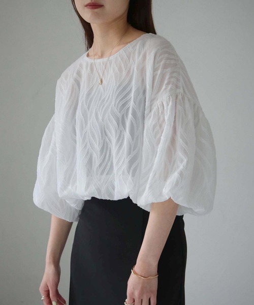 cheriella（シェリエラ）の「【cheriella】WEB限定リーフシアーバルーンショートトップス（シャツ/ブラウス・レディース・ブラック/アイボリー/オフホワイト・M）」の4枚目の写真