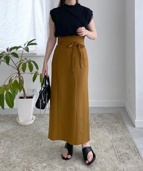 mysty woman(ミスティウーマン)の「ベルテッドハイウエストナロースカート 964545(スカート・レディース・アイボリー/マスタード/モカ・SMALL/MEDIUM)」の7枚目の写真