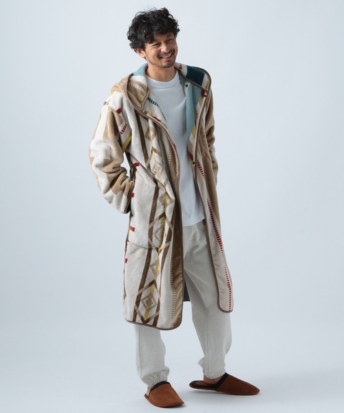 BAYFLOW（ベイフロー）の「[首元までしっかり暖かい]BF着るブランケット 23AW（ブランケット・レディース・パープル系/ベージュ系/サックスブルー系・0）」の11枚目の写真