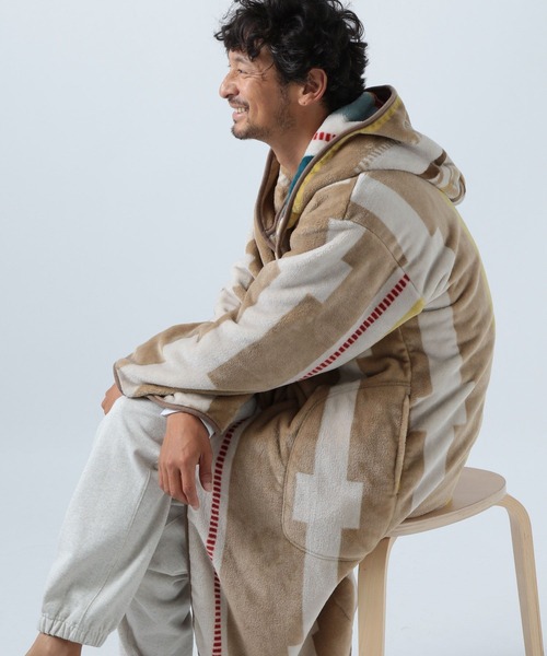 BAYFLOW（ベイフロー）の「[首元までしっかり暖かい]BF着るブランケット 23AW（ブランケット・レディース・パープル系/ベージュ系/サックスブルー系・0）」の12枚目の写真