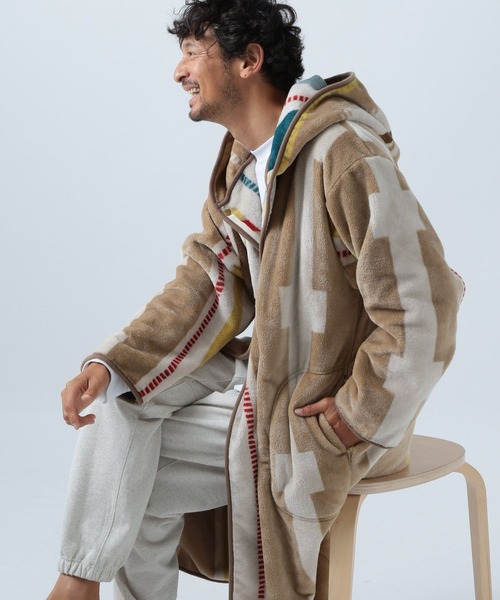 BAYFLOW（ベイフロー）の「[首元までしっかり暖かい]BF着るブランケット 23AW（ブランケット・レディース・パープル系/ベージュ系/サックスブルー系・0）」の13枚目の写真