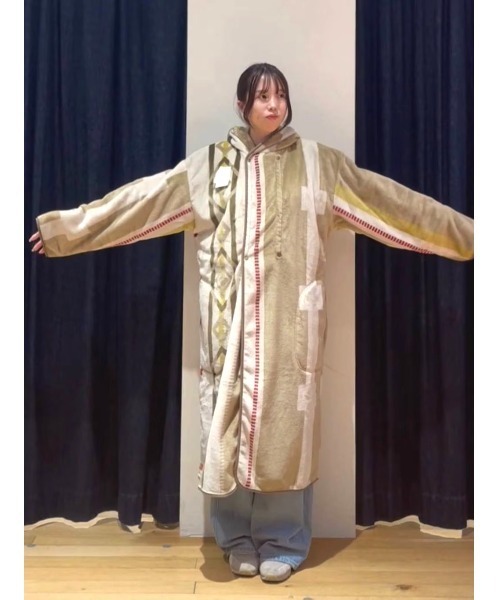 BAYFLOW（ベイフロー）の「[首元までしっかり暖かい]BF着るブランケット 23AW（ブランケット・レディース・パープル系/ベージュ系/サックスブルー系・0）」の16枚目の写真