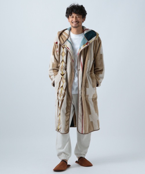 BAYFLOW（ベイフロー）の「[首元までしっかり暖かい]BF着るブランケット 23AW（ブランケット・レディース・パープル系/ベージュ系/サックスブルー系・0）」の15枚目の写真