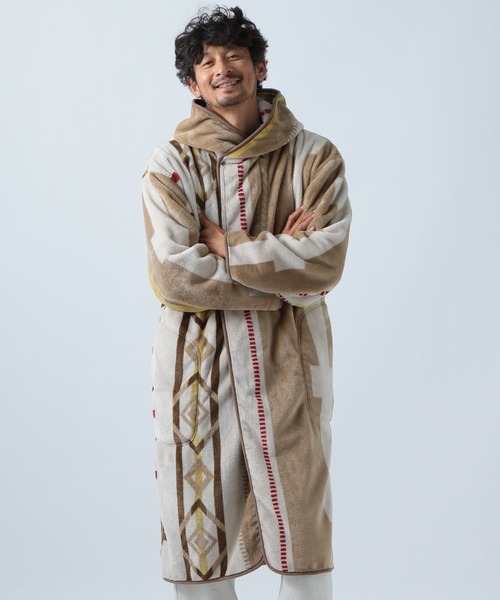 BAYFLOW（ベイフロー）の「[首元までしっかり暖かい]BF着るブランケット 23AW（ブランケット・レディース・パープル系/ベージュ系/サックスブルー系・0）」の6枚目の写真