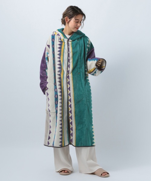 BAYFLOW（ベイフロー）の「[首元までしっかり暖かい]BF着るブランケット 23AW（ブランケット・レディース・パープル系/ベージュ系/サックスブルー系・0）」の9枚目の写真