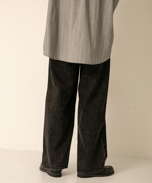 SENSE OF PLACE by URBAN RESEARCH(センスオブプレイスバイアーバンリサーチ)の「ダメージデニムワイドパンツ(デニムパンツ・メンズ・ブラック/ライトインディゴブルー・LARGE/MEDIUM)」の4枚目の写真