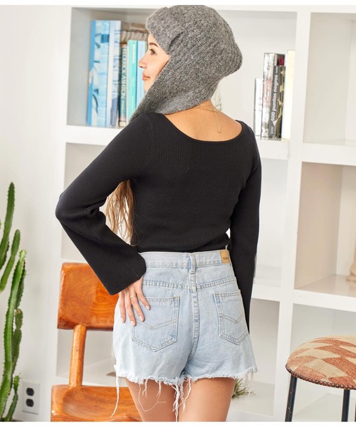 anap mimpi（アナップミンピ）の「前後2WAYフレアスリーブリブニットトップス（Tシャツ/カットソー・レディース・ブラック/ホワイト×ブラック/ベージュ/オフホワイト・FREE）」の18枚目の写真