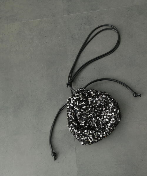 FREE'S MART（フリーズマート）の「スパンコール巾着バッグ（ハンドバッグ・レディース・ピンク/ブラック・ﾌﾘ-）」の4枚目の写真