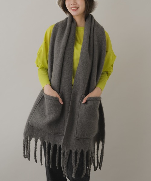 KATHARINE ROSS（キャサリンロス）の「【KATHARINE ROSS】WEB限定 ポケット付ボリュームストール（ストール/ショール・レディース・ホワイト/グレー/パープル・MEDIUM）」の3枚目の写真