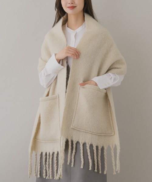 KATHARINE ROSS（キャサリンロス）の「【KATHARINE ROSS】WEB限定 ポケット付ボリュームストール（ストール/ショール・レディース・ホワイト/グレー/パープル・MEDIUM）」の2枚目の写真