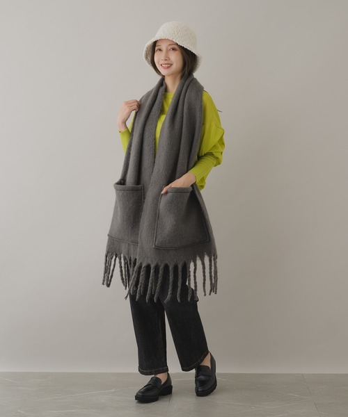KATHARINE ROSS（キャサリンロス）の「【KATHARINE ROSS】WEB限定 ポケット付ボリュームストール（ストール/ショール・レディース・ホワイト/グレー/パープル・MEDIUM）」の4枚目の写真