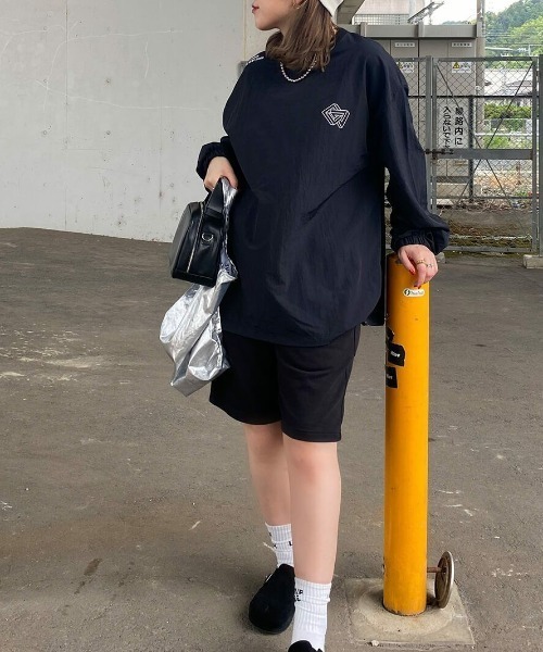 ISOOK（アイスー）の「ナイロンライクロゴプルオーバー(miho select) / ナイロントップス カジュアルコーデ メンズライク（その他トップス・レディース・ブラック・FREE）」の4枚目の写真