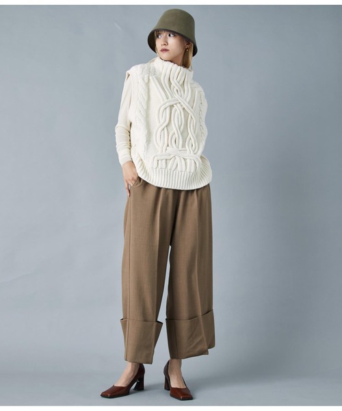 Settimissimo（セッティミッシモ）の「デザインケーブル編み ボトルネック ニットベスト ジレ（ベスト・レディース・キャメル/ブルー/アイボリー・FREE）」の7枚目の写真