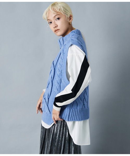 Settimissimo（セッティミッシモ）の「デザインケーブル編み ボトルネック ニットベスト ジレ（ベスト・レディース・キャメル/ブルー/アイボリー・FREE）」の12枚目の写真