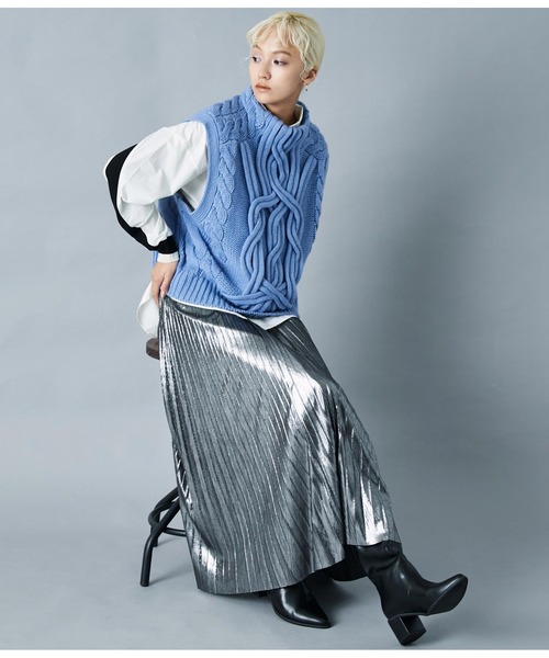 Settimissimo（セッティミッシモ）の「デザインケーブル編み ボトルネック ニットベスト ジレ（ベスト・レディース・キャメル/ブルー/アイボリー・FREE）」の15枚目の写真