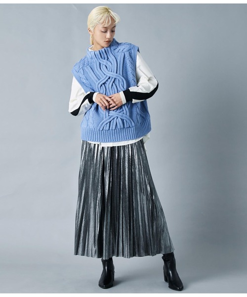 Settimissimo（セッティミッシモ）の「デザインケーブル編み ボトルネック ニットベスト ジレ（ベスト・レディース・キャメル/ブルー/アイボリー・FREE）」の14枚目の写真