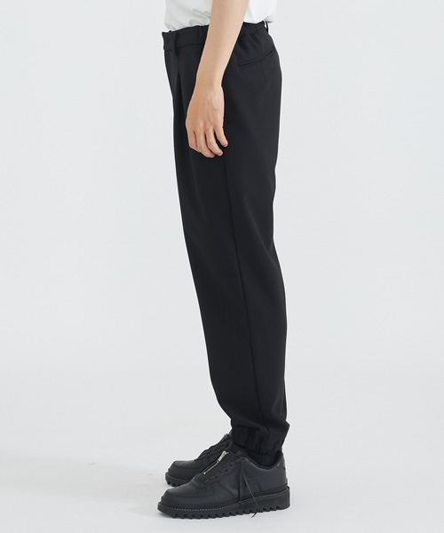 THE TOKYO(ザトウキョウ)の「【THE TOKYO/ザトウキョウ】Aerogel Fabric Easy Pants/エアロゲルファブリックイージーパンツ(スウェットパンツ・メンズ・ブラック・44/46/48)」の3枚目の写真