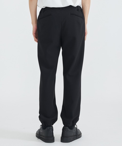 THE TOKYO(ザトウキョウ)の「【THE TOKYO/ザトウキョウ】Aerogel Fabric Easy Pants/エアロゲルファブリックイージーパンツ(スウェットパンツ・メンズ・ブラック・44/46/48)」の2枚目の写真