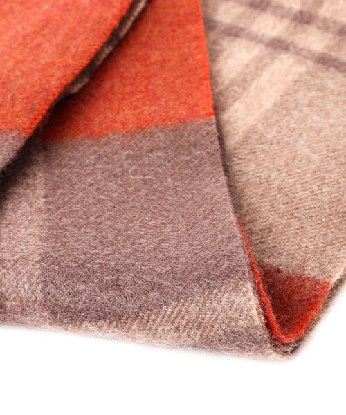 NOLLEY'S goodman（ノーリーズグッドマン）の「カシミヤチェックマフラー30 オルドス産カシミヤ100%使用 30cm幅（マフラー・メンズ・グリーン系その他2/グリーン系その他/ブルー系その他/ベージュ系その他/ブルー系その他7/イエロー系その他・FREE）」の8枚目の写真