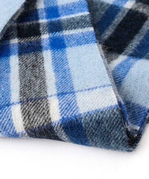 NOLLEY'S goodman（ノーリーズグッドマン）の「カシミヤチェックマフラー30 オルドス産カシミヤ100%使用 30cm幅（マフラー・メンズ・グリーン系その他2/グリーン系その他/ブルー系その他/ベージュ系その他/ブルー系その他7/イエロー系その他・FREE）」の16枚目の写真