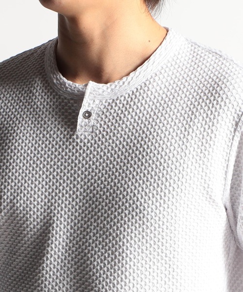 HIDEAWAYS NICOLE（ハイダウェイニコル）の「シャーリングジャガードヘンリーネック5分袖プルオーバー（Tシャツ/カットソー・メンズ・オフホワイト/ブラック/サックスブルー・MEDIUM/LARGE/X-LARGE）」の7枚目の写真