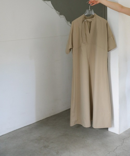 select MOCA(セレクトモカ)の「【セレモニー】ベルトカラーランタンスリーブワンピース(ワンピース・レディース・ベージュ/ネイビー・LARGE/MEDIUM)」の4枚目の写真