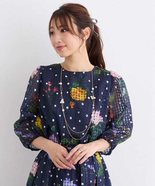 Rose Tiara(ローズティアラ)の「【セットアップ対応】フラワーチェックブラウス(シャツ/ブラウス・レディース・ベージュ/ネイビー/ブルー・46/38/42)」の3枚目の写真