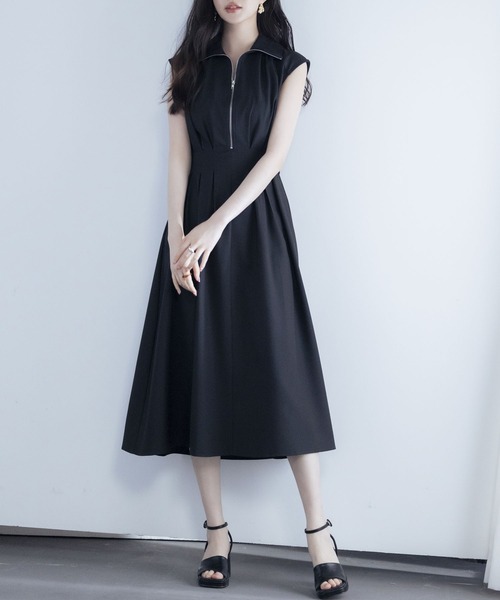 SAISON DE PAPILLON（セゾンドパピヨン）の「ウエストタックミモレ丈ワンピース（ワンピース・レディース・ベージュ/ブラック/グレー・S/M/L）」の4枚目の写真