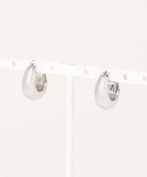 TOM WOOD（トムウッド）の「TOM WOOD Ice Hoop Small Silver トムウッド アイスフープ 両耳販売 スモール ピアス（ピアス（両耳用）・レディース・シルバー・SMALL）」の5枚目の写真