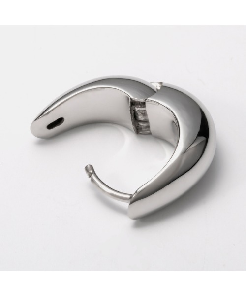 TOM WOOD（トムウッド）の「TOM WOOD Ice Hoop Small Silver トムウッド アイスフープ 両耳販売 スモール ピアス（ピアス（両耳用）・レディース・シルバー・SMALL）」の4枚目の写真