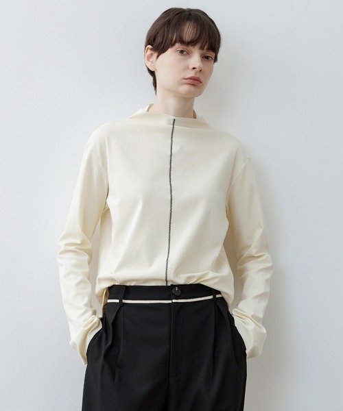 tageechita(タジチタ)の「【tageechita】カットオフボードネックラインデザインカットソー(Tシャツ/カットソー・レディース・ライトベージュ/ブラック・L/M/S)」の1枚目の写真