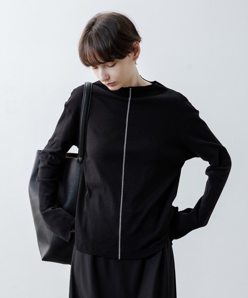 tageechita(タジチタ)の「【tageechita】カットオフボードネックラインデザインカットソー(Tシャツ/カットソー・レディース・ライトベージュ/ブラック・L/M/S)」の2枚目の写真