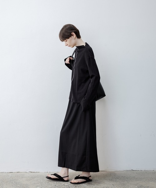 tageechita(タジチタ)の「【tageechita】カットオフボードネックラインデザインカットソー(Tシャツ/カットソー・レディース・ライトベージュ/ブラック・L/M/S)」の12枚目の写真