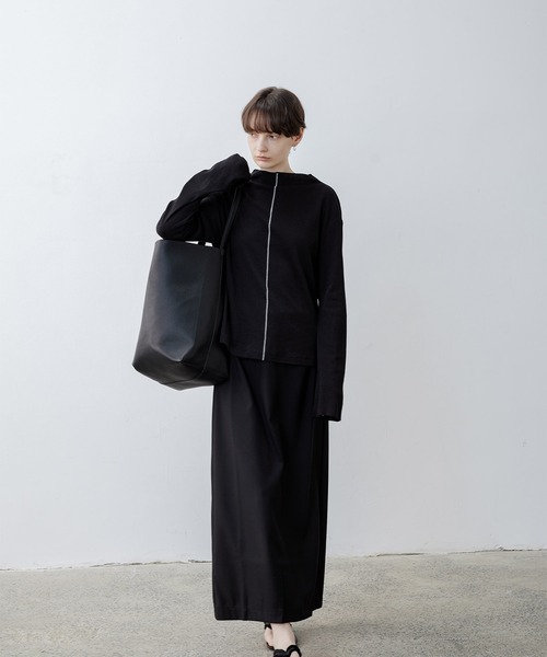 tageechita(タジチタ)の「【tageechita】カットオフボードネックラインデザインカットソー(Tシャツ/カットソー・レディース・ライトベージュ/ブラック・L/M/S)」の15枚目の写真